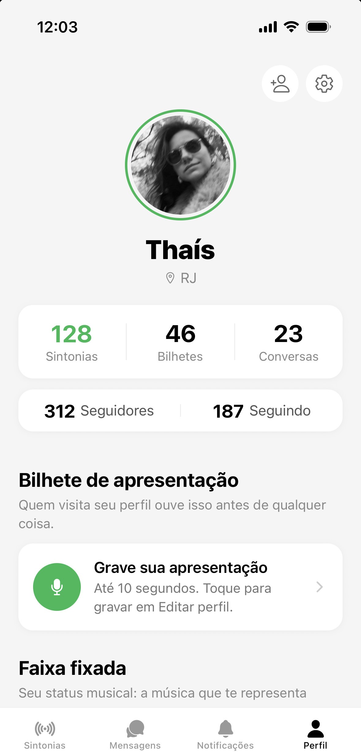 Perfil com bilhete de apresentação e faixa fixada
